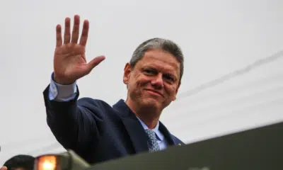 Tarcísio de Freitas injeta R$ 107 milhões no PT e causa impacto nas emendas de 2025!