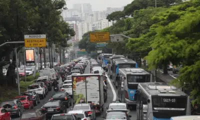 São Paulo em Caos: Frota Elevada e Infrações Alarmantes Reveladas na Jovem Pan