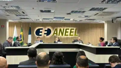 ANEEL adia decisão Enel SP: Crise energética e apagões chocam São Paulo!