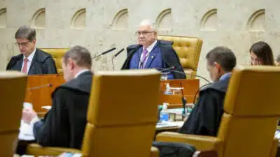 STF Suspende Pagamentos Extras dos Três Poderes: Crise Revelada!