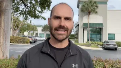 Flávio Bolsonaro: Ex-Deputado Revela Abandono e Críticas à Michelle e Nikolas em 2026