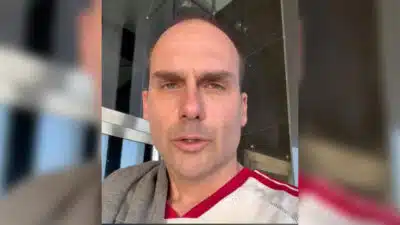 Eduardo critica Carnaval de Niterói e atos de 2022 em durativo vídeo no X