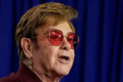 Elton John Explosivo Depoimento em Julgamento Contra Associated Newspapers!