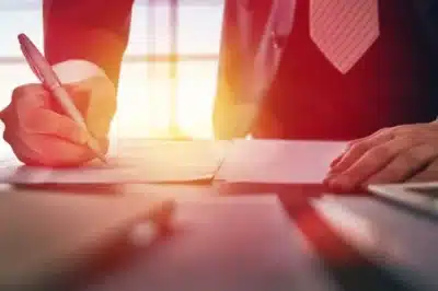 CEOS APOSTAM: IA Supera Consultores em Aconselhamento Estratégico!