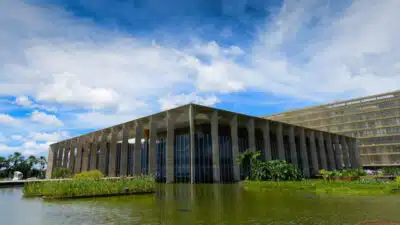 Brasil Condena Ataques dos EUA e Israel ao Irã – Crise no Oriente Médio Aprofunda-se