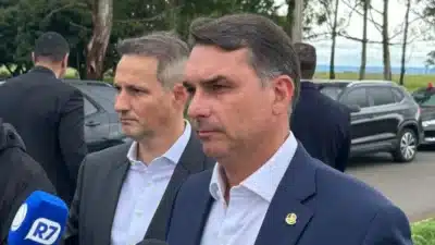 Bolsonaro Jr. e Carlos Bolsonaro Unem Forças para Batalha Eleitoral no Senado em 2026!