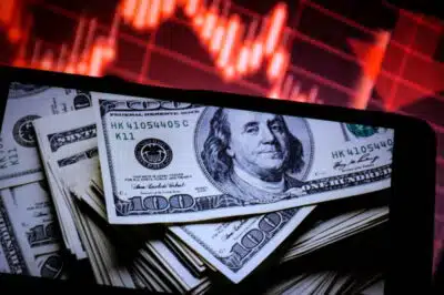 Real Cai Bruscamente: Fatores Globais e Ibovespa Impulsionam Queda!