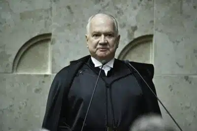 STF Suspende Sessão Plenária: Debate Interno Sobre Caso Toffoli em Desenvolvimento!