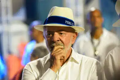 Lula e o Carnaval: Homenagem Polêmica e Suspeita de Estratégia Eleitoral!