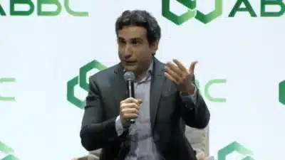 Banco Central Alerta: Selic em 15&percnt; e Perspectivas de Inflação Ameaçam Economia em 2026!