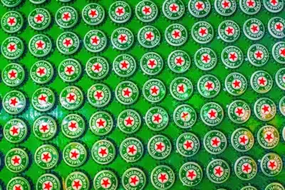 Heineken Demite Milhares de Funcionários em Plano Drástico de Cortes e Reestruturação!