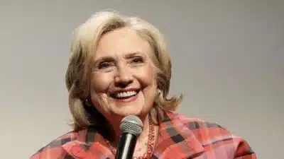 Hillary Clinton sob fogo: Depoimento polêmico e ‘Pizzagate’ reacendem o caso Epstein!