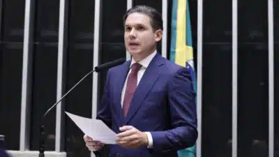 Presidente da Câmara usa aeronave militar em viagem particular em Angra dos Reis!