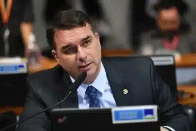 Senador Flávio Bolsonaro Lança Proposta Radical: Fim da Reeleição Presidencial?