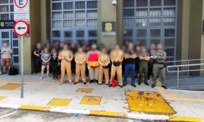 Polícia Infilada no Carnaval: Prisões Surpreendem Folia em SP!