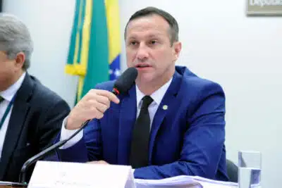Flávio Bolsonaro Unifica Chapa com Sanderson para Senado no RS e Busca Segundo Turno!