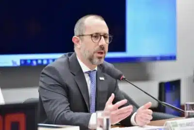 Ministro Revela: Corrupção Tem Raízes Antigas e Desconfiança Cresce!