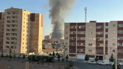 Irã em crise: Fumaça e explosões chocam Parand e Shiraz em meio à tensão global!