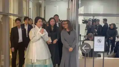 Janja Morais encanta Coreia do Sul com visita ao carnaval do Rio!