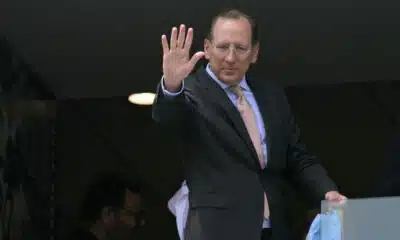 John Textor Sai da Holding de Clubes: Crise no Grupo e Futuro Nebuloso do Botafogo!