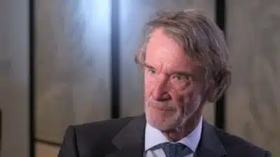 Bilionário Ratcliffe provoca furor com declaração sobre “colonização” do Reino Unido e imigração!