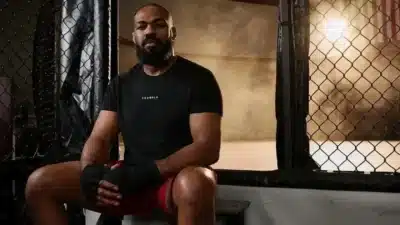 Jon Jones Revela Dor Crônica e Cirurgia de Prótese: Futuro no UFC em Jogo!