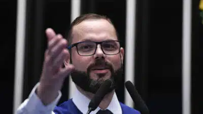 Senador Jorge Seif Afasta Críticas e Mantém Mandato Após Decisão Surpreendente do TSE