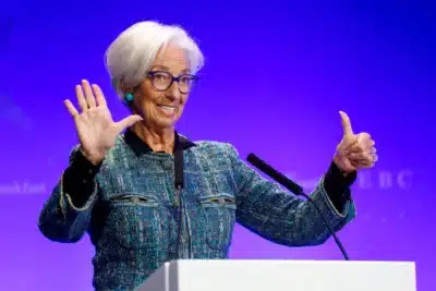 Lagarde Alerta: IA Impulsiona Produtividade na Zona do Euro – Crise de Demissões Evitada?