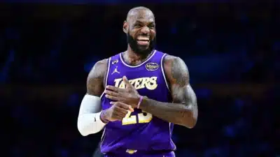LeBron James Quebra Recorde Histórico aos 41 Anos em Jogo Excepcional!