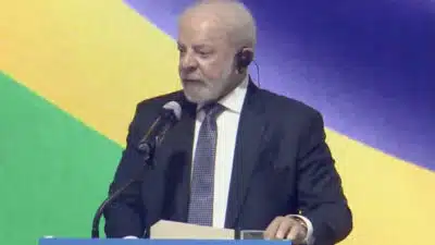 Petista usa termo polêmico sobre Corinthians e ataca o rival na apresentação da taça da Copa do Mundo de 2026!