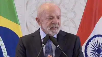 Lula expressa gratidão e provoca polêmica em visita à Acadêmicos de Niterói!