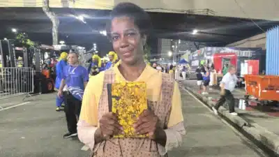 Maria Gal emociona com homenagem a Carolina Maria de Jesus no Sambódromo!