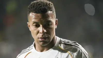 Real Madrid em Crise: Mbappé e Polêmica no Jogo Contra o Benfica!