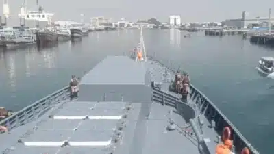 Rússia e Irã intensificam exercícios militares no Golfo de Omã: Alerta EUA!