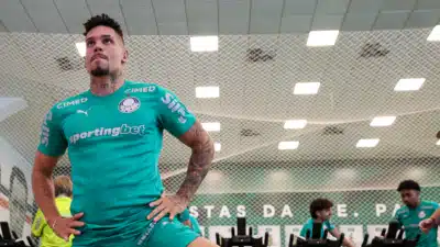 Paulinho: Abel Ferreira Surpreende com Ausência de Retorno e Revela Incertidão Sobre o Atacante