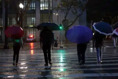 Alerta de Tempestade Extremo: Temporais Ameaçam 12 Estados e Distrito Federal!