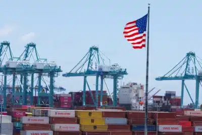 Suprema Corte Derruba Tarifas Trump e Desencadeia Reorganização do Comércio Internacional