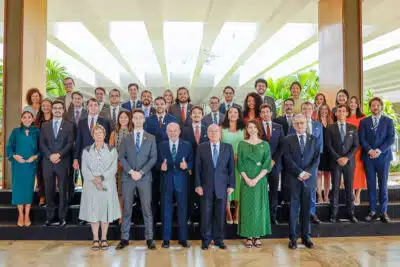 Carreira de Diplomata: Salário de R$ 22.558,56 e Oportunidades no Exterior!