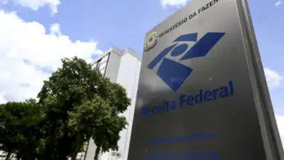 Ricardo Mansano é afastado da Receita Federal em operação sigilosa sobre vazamentos de dados!