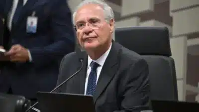 Renan Calheiros convoca Vorcaro para depoimento crucial no Banco Master!