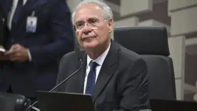 Renan Calheiros Acusa Pressão do Centrão Contra Fachin no Caso Master!