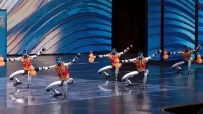 Robôs Humanoides Incendeiam Gala do Festival da Primavera com Inovações Chinesas