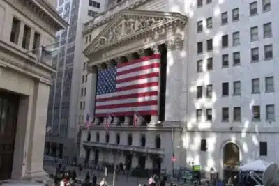 Dow Jones Quebra Barreira dos 50 Mil Pontos: IA Impulsiona Investimentos e Ações Disparam!