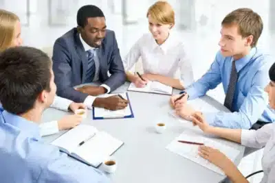 Decisões Empresariais Complexas: Estratégias de Liderança e Ética em 2026