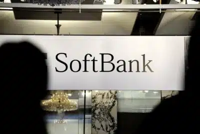 SoftBank Dispara com IA e Projeções Otimistas, Ações Atendem e Riscos à Vista!