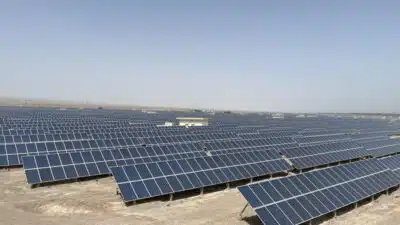 China Reduz Instalações de Energia Solar em 2026: Crise e Ajuste no Gigante Solar