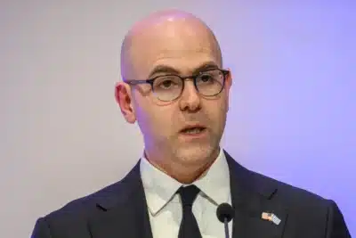 Stephen Miran choca Washington: abandona CEA e Fed em polêmica decisão!