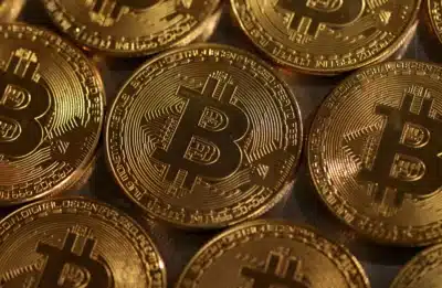 Bitcoin em Alta: Queda Imminente? Especialistas Alertam e Preveem “Capitulação” no Mercado!