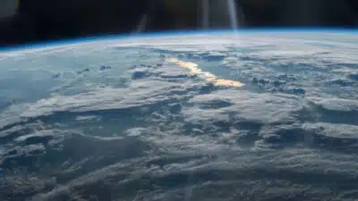 SpaceX Busca Licença para Megaconconstelação de Satélites: Impacto no Espaço e Meio Ambiente!