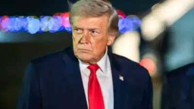 Trump Ignora Disputa Warner Bros. Discovery: Decisão Surpreende Mercado!